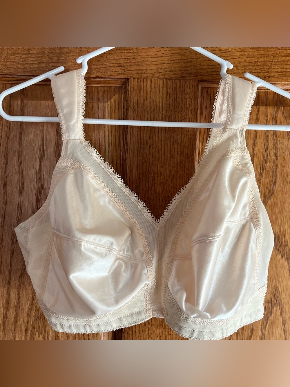 Classic Light Beige Women's Full-Coverage Lace Trim Bra 40D Playtex